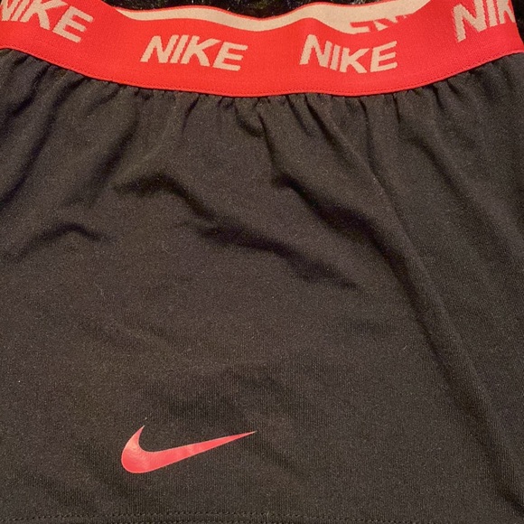 NIKE - PINK AND BLACK SHORTS - Picture 3 of 3
